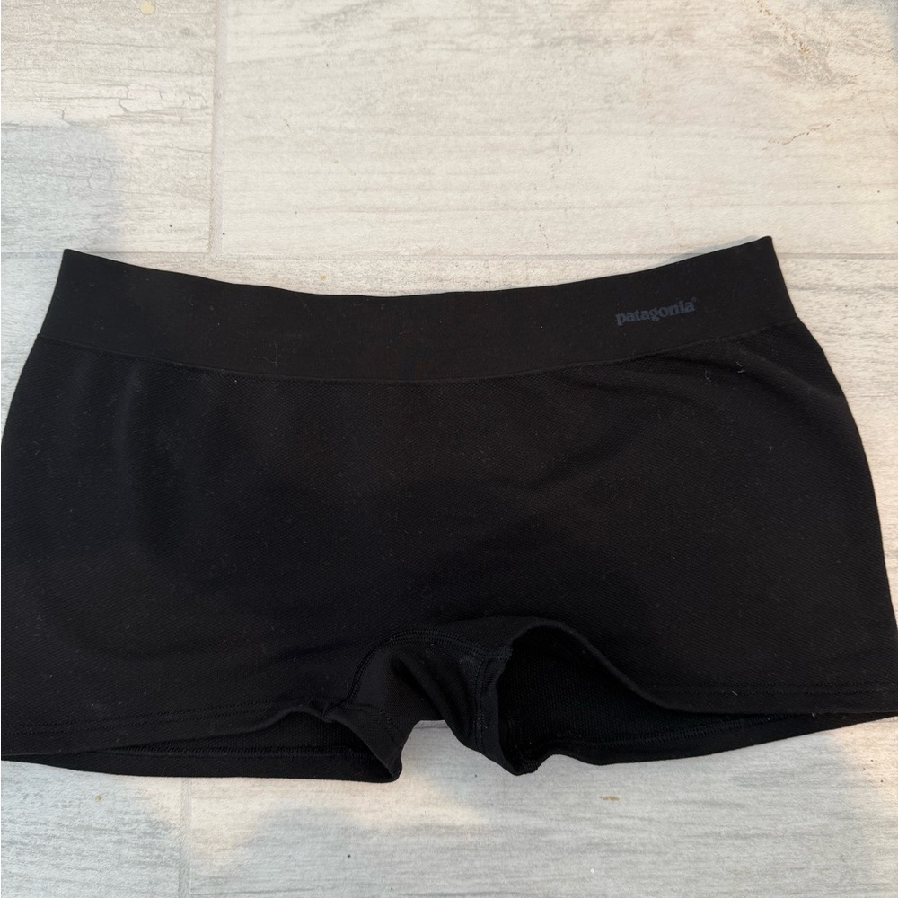 Patagonia Charcoal Women's Active Shorts - Picture 2 of 5